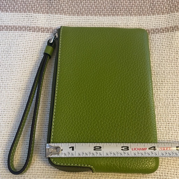 NWOT Coach Green Wristlet - Picture 9 of 10